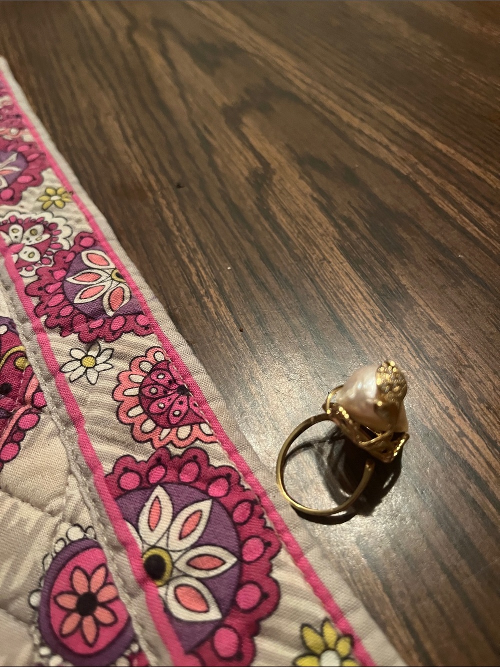Gold Pearl Shell Statement Ring - Women Jewelry - Picture 4 of 4